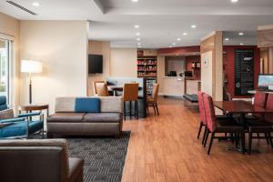 a lobby with furniture and a dining room at TownePlace Suites by Marriott Cleveland in Cleveland