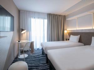 Postel nebo postele na pokoji v ubytování ibis Styles Porto Vecchio