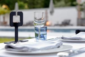 Bazén v ubytování Chateau De La Resle - Design Hotels nebo v jeho okolí