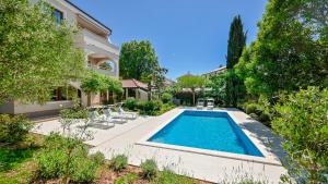 Swimmingpoolen hos eller tæt på Modern Apartment Lara