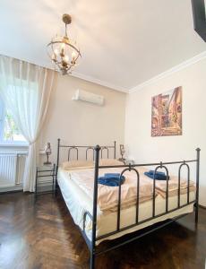 En eller flere senge i et værelse på Villa ViLara