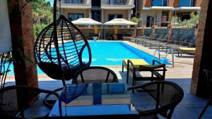 Piscina di IVERIA BEACH o nelle vicinanze