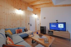 TV a/nebo společenská místnost v ubytování Shena The Farm Boutique