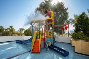 Bazén v ubytování Astral Nirvana Suites- Half Board nebo v jeho okolí