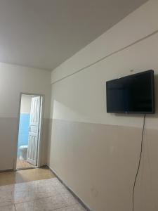 a room with a flat screen tv on a wall at Hotel Centro in Corumbá
