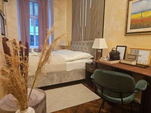 Postel nebo postele na pokoji v ubytování Urban Boutique Hotel