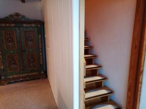 a staircase in a room with a green door at Kampweg 1 Wohnung 2 in Cuxhaven