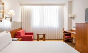 Posteľ alebo postele v izbe v ubytovaní Ilunion Les Corts Spa