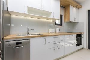 Kuchyňa alebo kuchynka v ubytovaní Apartments Villa Nadalina Deluxe