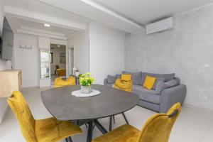 Posedenie v ubytovaní Apartments Villa Nadalina Deluxe