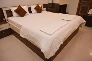 Postel nebo postele na pokoji v ubytování HOTEL GITANJALI