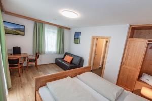 Postel nebo postele na pokoji v ubytování Gasthof - Pension Durnthaler