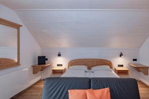 A bed or beds in a room at Gasthof - Pension Durnthaler