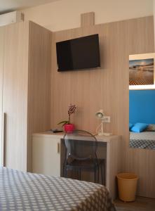 TV a/nebo společenská místnost v ubytování Hotel Le Star + 37 fotografií