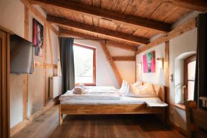 Ein Bett oder Betten in einem Zimmer der Unterkunft Mühle Tornow am Wentowsee