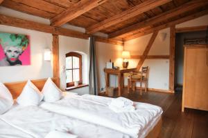 Ein Bett oder Betten in einem Zimmer der Unterkunft Mühle Tornow am Wentowsee