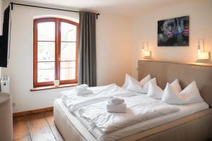 Ein Bett oder Betten in einem Zimmer der Unterkunft Mühle Tornow am Wentowsee