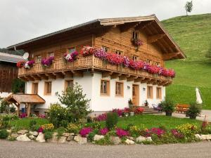 A garden outside Haus Lindbichl
