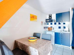 Nhà bếp/bếp nhỏ tại Villa Gruissan, 1 pièce, 4 personnes - FR-1-409-52