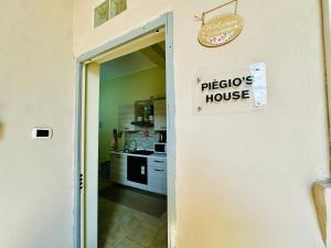O bucătărie sau chicinetă la Piègio’s house