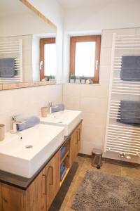 A bathroom at Haus Lindbichl