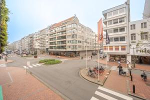 an empty street in a city with tall buildings at gezellig en trendy appartement knokke in Knokke-Heist
