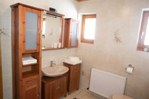 A bathroom at Haus Lindbichl