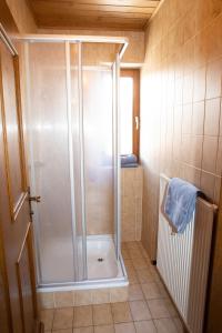 A bathroom at Haus Lindbichl