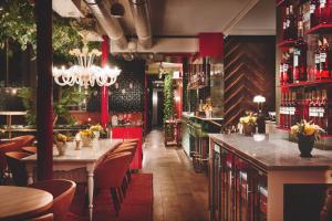 a restaurant with a bar with tables and chairs at Grand Ferdinand Vienna – Your Hotel In The City Center in Vienna