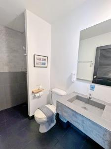 een badkamer met een toilet en een wastafel bij Ideo Phuket Hotel - SHA Extra Plus in Nai Yang Beach