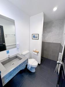 een badkamer met een wastafel, een toilet en een douche bij Ideo Phuket Hotel - SHA Extra Plus in Nai Yang Beach