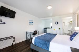 Gallery image of Anchor Bay Inn and Suites in Sandusky +44 photos
