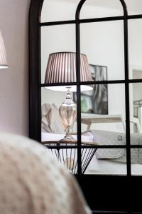 Giường trong phòng chung tại Luxuswohnung im Herzen Potsdams!