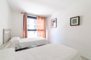 Postel nebo postele na pokoji v ubytování Calafell Seaside Escape