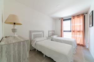 Postel nebo postele na pokoji v ubytování Calafell Seaside Escape