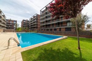 Bazén v ubytování Calafell Seaside Escape nebo v jeho okolí