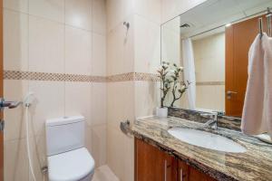 Koupelna v ubytování GuestReady - Luxe Studio with JLT Park View