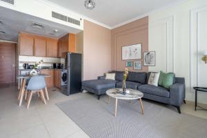 Kuchyň nebo kuchyňský kout v ubytování GuestReady - Luxe Studio with JLT Park View