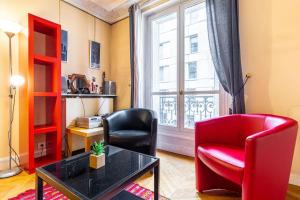 GuestReady - Arc de Triomphe Colorful Escape