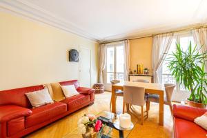 GuestReady - Arc de Triomphe Colorful Escape
