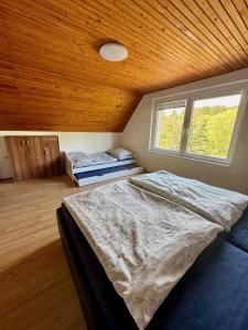 Postel nebo postele na pokoji v ubytování Chata U Elka