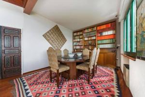 Biblioteca en la villa