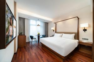 Voodi või voodid majutusasutuse SSAW Boutique Hotel Foshan Qiandeng Lake toas