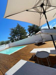 Bazén v ubytování Allivigne Rooms & Pool nebo v jeho okolí