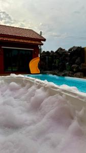 Bazén v ubytování MARENA Poolvilla UdonThani nebo v jeho okolí