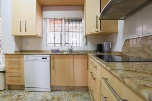 Piso Del Mar Menorにあるキッチンまたは簡易キッチン