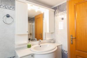 Bagno di Koridalos 3 Bd Terrace Apt with Spectacular Views