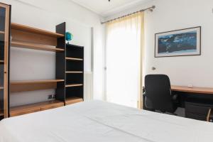 Letto o letti in una camera di Koridalos 3 Bd Terrace Apt with Spectacular Views