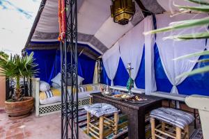 Posezení v ubytování Riad Dar Azul