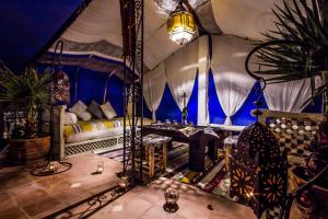 Posezení v ubytování Riad Dar Azul